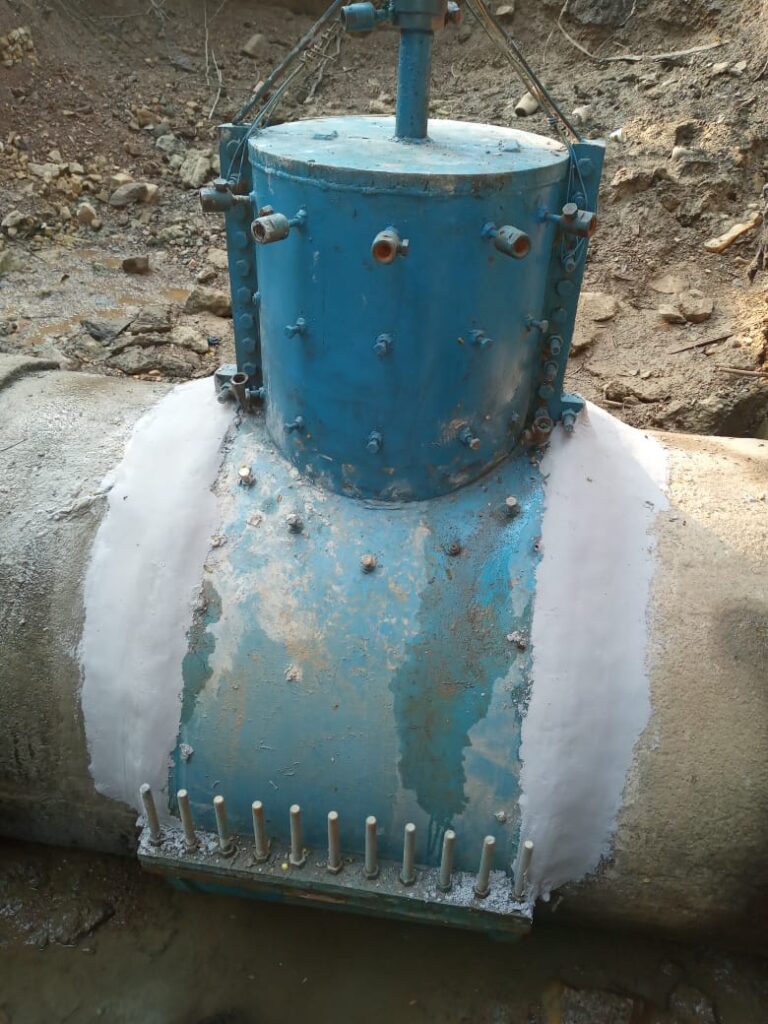 Clamp designed to arrest the leakage